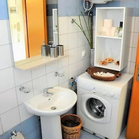 Apartment Family-friendly Near The Sea. Dhimini