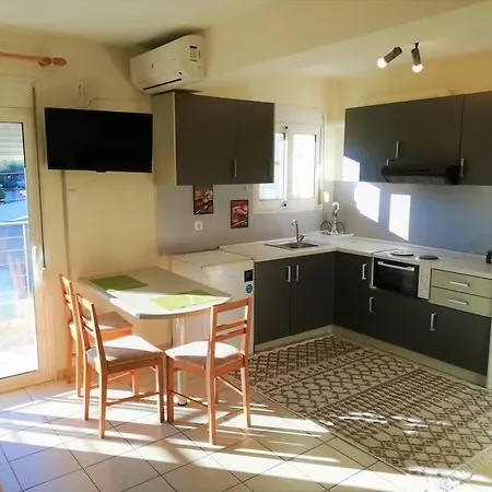 Family-friendly Near The Sea. Apartment Dhimini